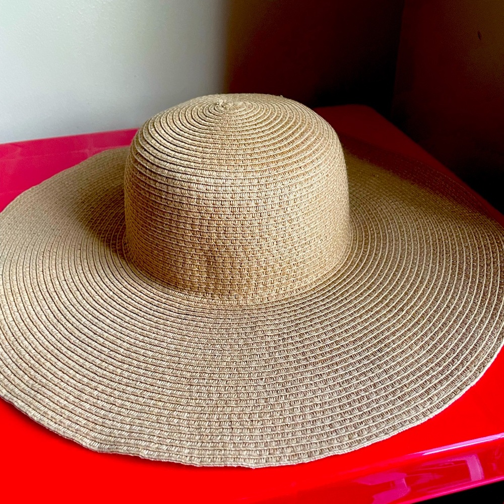 Foldable stylish women’s beach hat